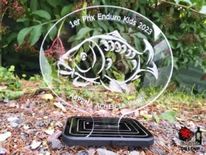 Trophée de peche en plexiglas noir et transparent